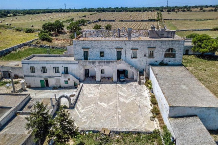 Foto Rustico a Martina Franca di 1690 m² con 30 locali in vendita