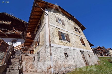 Foto Rustico a San Giovanni di Fassa di 301 m² con 10 locali in vendita