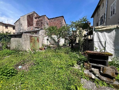 Foto Rustico in via dei lippi bassi 547, Lucca Nave di 80 m² con 4 locali