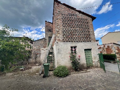 Foto Rustico in via dei lippi bassi 547, Lucca Nave di 80 m² con 4 locali