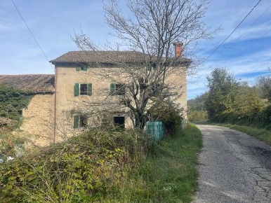 Foto Rustico a Castiglione dei Pepoli di 200 m² con 12 locali in vendita