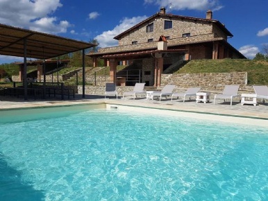 Foto Rustico a Reggello Montanino di 330 m² con 6 locali in vendita