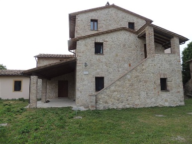Foto Rustico a Avigliano Umbro Centro di 470 m² con 9 locali in vendita