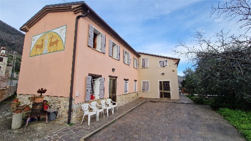 Foto Rustico in via sassoni, Cinto Euganeo di 355 m² con 14 locali