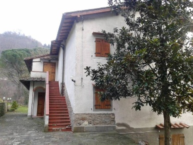 Foto Rustico a Vicchio Centro di 250 m² con 10 locali in vendita