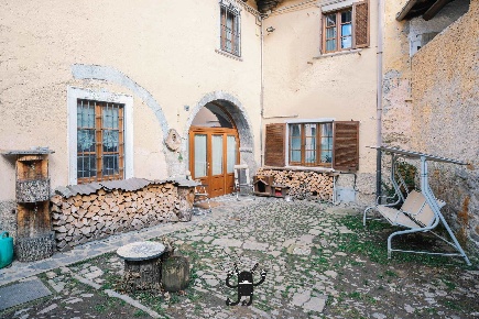 Foto Rustico a Taleggio Sottochiesa di 270 m² con 16 locali in vendita