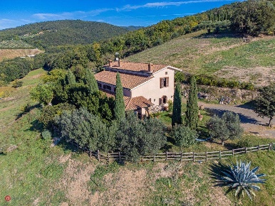 Foto Rustico a Gavorrano di 160 m² con 8 locali in vendita