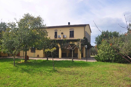 Foto Rustico in Via dei Gelsinelli, Santa Luce di 200 m² con 9 locali
