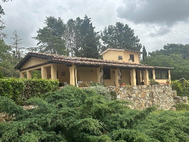 Foto Rustico a Magliano in Toscana Centro di 200 m² con 10 locali