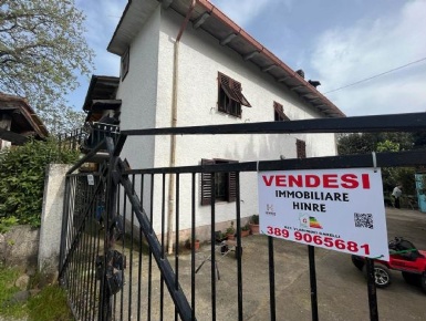Foto Rustico a Montecarlo di 265 m² con 10 locali in vendita