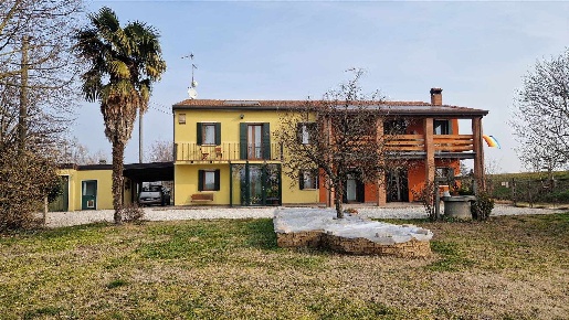 Foto Rustico a Sant'Urbano di 356 m² con 10 locali in vendita