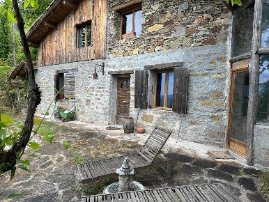 Foto Rustico a Pigna di 170 m² con 5 locali in vendita