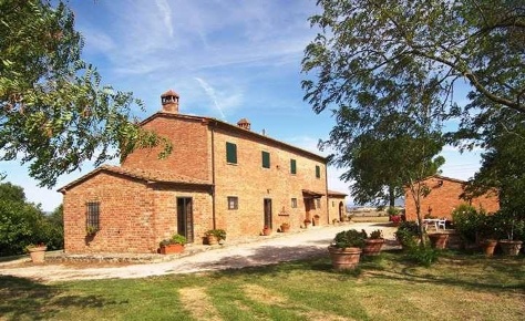 Foto Rustico a Cortona Centro di 230 m² con 8 locali in vendita
