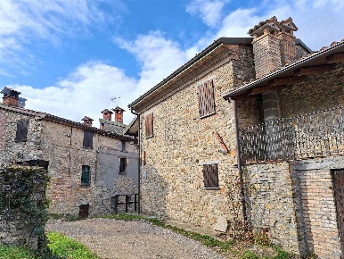 Foto Rustico in Rubero, Zavattarello di 131 m² con 4 locali in vendita