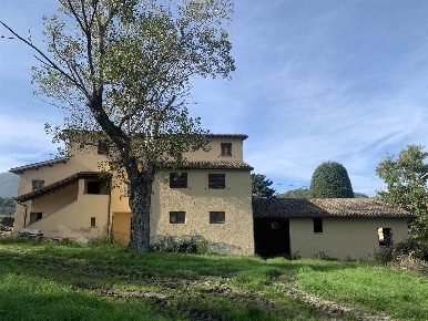 Foto Rustico in frazione strada, Camerino di 400 m² con 10 locali