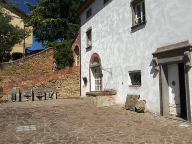 Foto Rustico a Sinalunga Centro di 350 m² con 7 locali in vendita