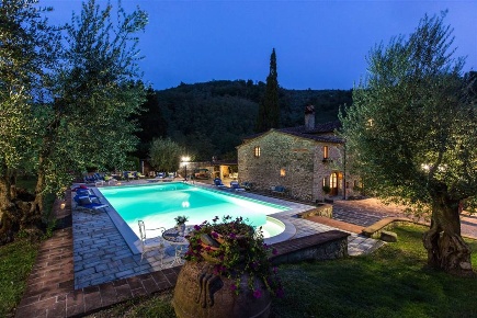 Foto Rustico a Pistoia Baggio di 300 m² con 13 locali in vendita