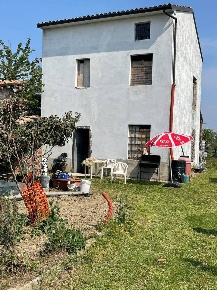 Foto Rustico a San Pietro in Cerro di 800 m² con 10 locali in vendita