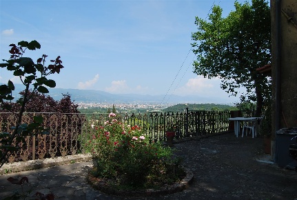 Foto Rustico a Pistoia Giardino Zoologico di 600 m² con 13 locali