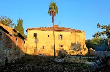 Foto Rustico a Asciano Centro di 550 m² con 5 locali in vendita
