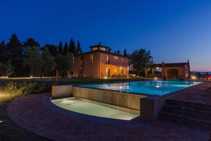Foto Rustico a Peccioli di 840 m² con 20 locali in vendita