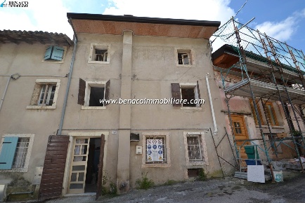 Foto Rustico a Caprino Veronese Rubiana di 103 m² con 3 locali in vendita