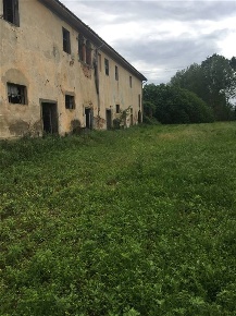Foto Rustico a Calcinaia di 1000 m² con 20 locali in vendita
