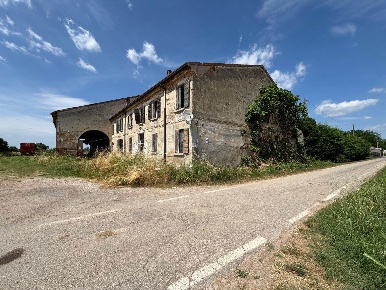 Foto Rustico a Roncoferraro di 283 m² con 7 locali in vendita