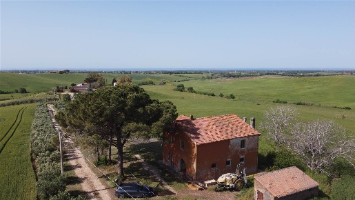Foto Rustico a Tarquinia Spinicci di 180 m² con 7 locali in vendita