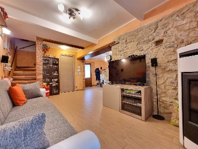 Foto Rustico a Massarosa Massarosa Paese di 90 m² con 8 locali in vendita