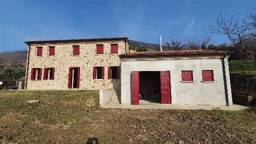 Foto Rustico a Cinto Euganeo di 130 m² con 4 locali in vendita