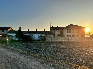 Foto Rustico a Zerbolò Centro di 454 m² con 13 locali in vendita
