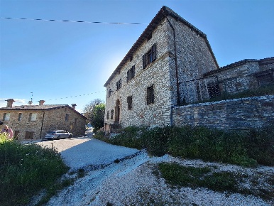Foto Rustico in Località Serra, Gagliole Centro di 291 m² con 10 locali