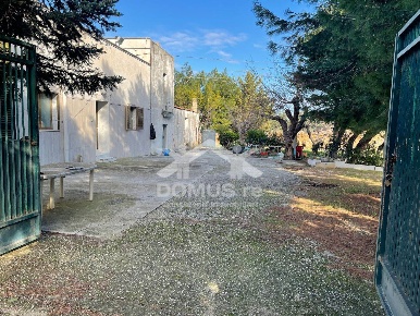Foto Rustico a Andria Montegrosso - Boschetto di 250 m² con 5 locali