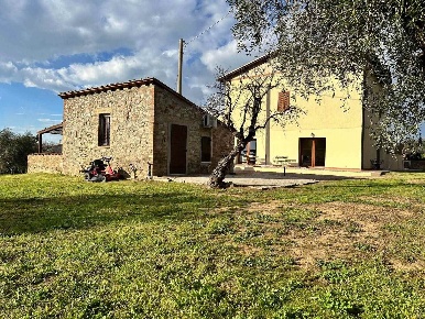 Foto Rustico a Follonica San Luigi, Capannino, Corti Nuove di 335 m²