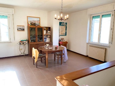 Foto Rustico a San Severino Marche di 846 m² con 5 locali in vendita