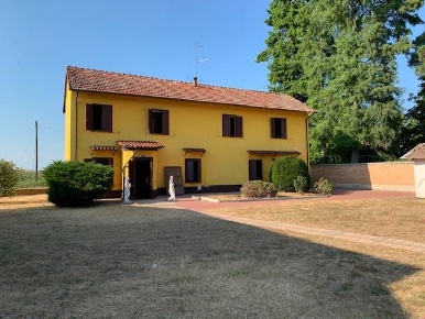 Foto Rustico a Mortara Centro di 300 m² con 4 locali in vendita