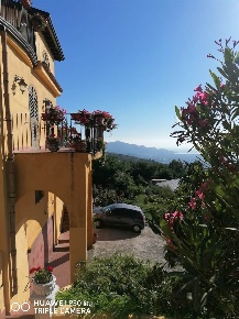 Foto Rustico a Mascali Puntalazzo di 1467 m² con 10 locali in vendita