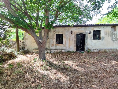 Foto Rustico a Chiaramonte Gulfi di 310 m² con 5 locali in vendita