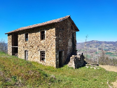 Foto Rustico a Monastero Bormida di 100 m² con 5 locali in vendita