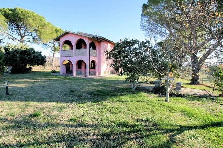Foto Rustico a Roccastrada di 150 m² con 6 locali in vendita