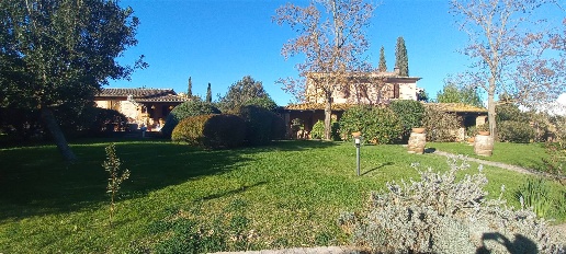 Foto Rustico a Manciano Centro di 650 m² con 20 locali in vendita