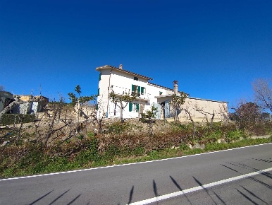 Foto Rustico a Casalanguida Centro di 173 m² con 5 locali in vendita