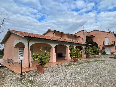 Foto Rustico a Scarlino di 257 m² con 6 locali in vendita