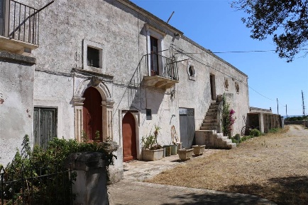 Foto Rustico in Contrada Casellone, Crispiano di 2000 m² con 20 locali
