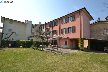 Foto Rustico a Torri del Benaco Centro di 380 m² con 11 locali in vendita