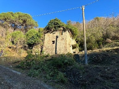 Foto Rustico a Albisola Superiore Ellera di 200 m² con 5 locali in vendita