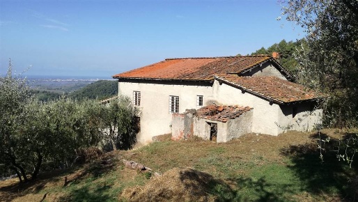 Foto Rustico a Lucca Chiatri - Piazzano di 400 m² con 10 locali in vendita