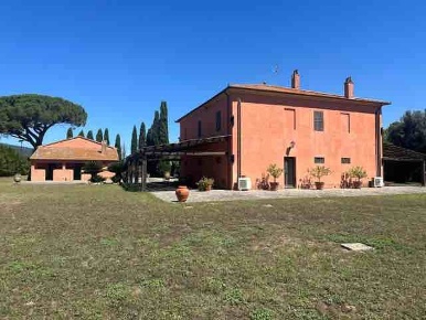 Foto Rustico a Magliano in Toscana Centro di 400 m² con 10 locali