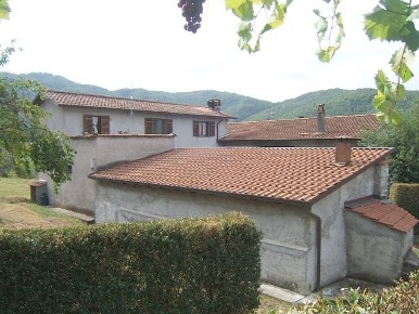 Foto Rustico a Fivizzano Centro di 150 m² con 8 locali in vendita